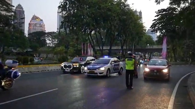 Detik-detik mobil polisi menerobos Ring 1 Tamu Negara KTT ASEAN, Kamis (7/9/2023).  Foto: Dok. Istimewa