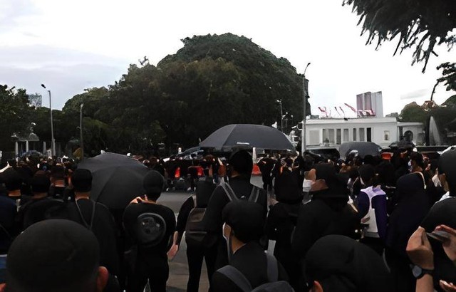 Aksi Kamisan di depan Istana Merdeka, Jakarta. Foto: Angga Budhiyanto/Shutterstock