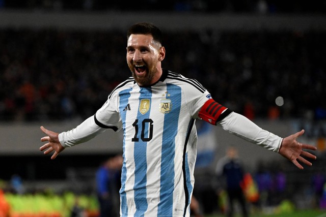 Pemain Argentina Lionel Messi melakukan selebrasi setelah mencetak gol saat pertandingan Kualifikasi Amerika Selatan di Estadio Mas Monumental, Buenos Aires, Argentina. Foto: Luis Robayo/AFP
