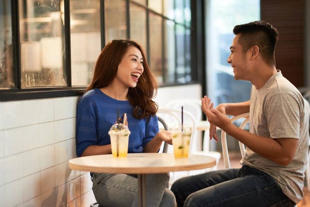 Tips agar kencan pertama semakin berkesan. Foto: Shutterstock