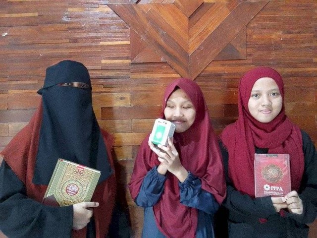 Ade, Salwa dan Ema