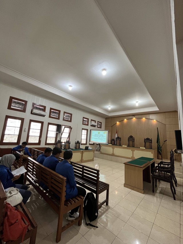 Observasi Mahasiswa Fakultas Hukum UII di Pengadilan Negeri Magelang, Jum'at (15/04/2023).