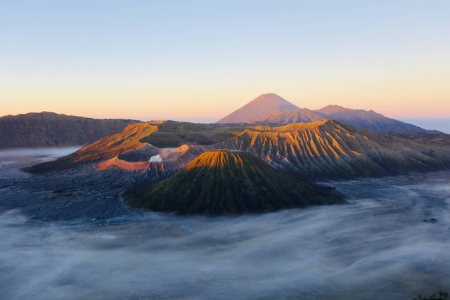 Sunset di Bromo jam berapa, foto: Unsplash/Kevin Zhang