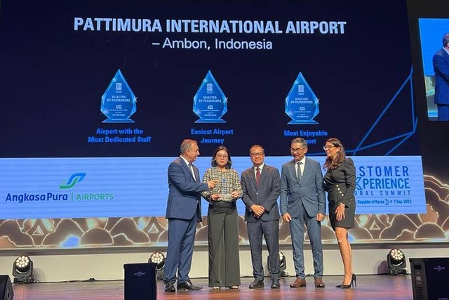 Direktur Utama PT Angkasa Pura I (AP I) Faik Fahmi saat menerima penghargaan The 2023 ACI Customer Experience Global Summit yang diselenggarakan di Incheon, Republic of Korea pada 4-7 September 2023. Dok AP I 