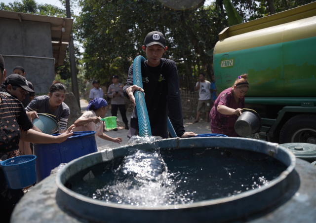 Sedekah Air Bersih IZI Ke 300 KK Terdampak Kekeringan Di Bogor