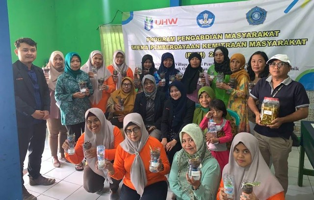 Tim Dosen Universitas Hayam Wuruk Perbanas membuat Inovasi Menuju Kampung Cerdas di Kampung Pulosari Gunungsari Surabaya.