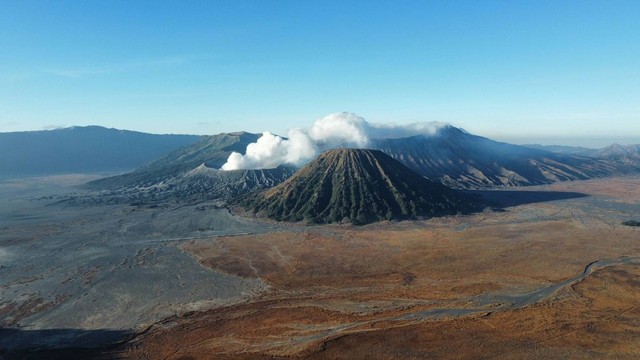 Kondisi alam di kawasan Bromo Tengger Semeru, yang jadi tempat wisata ikonik di Malang Raya. Foto: Dok. Kemenparekraf
