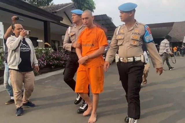 Pers rilis kasus pembacokan pada bocah 12 tahun di Mapolres Cimahi, Jumat (8/9/2023). Foto: Dok. Istimewa