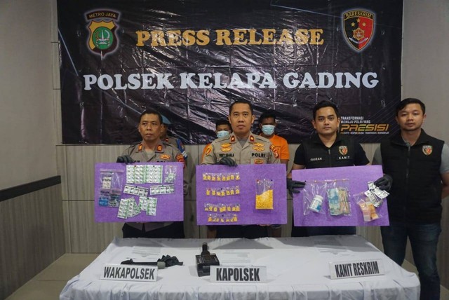 Polsek Kelapa Gading hentikan peredaran 1.127 obat keras Bekasi-Jakarta.  Foto: Dok. Istimewa