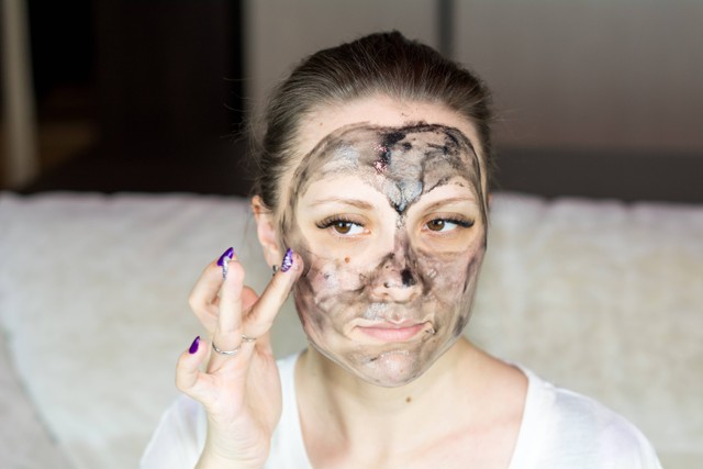 Ilustrasi Cara Memakai Masker Gelatin. Foto: Unsplash/Bermix Studio