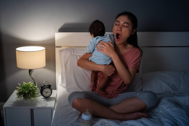 Ilustrasi ibu kurang tidur. Foto: BaLL LunLa/Shutterstock