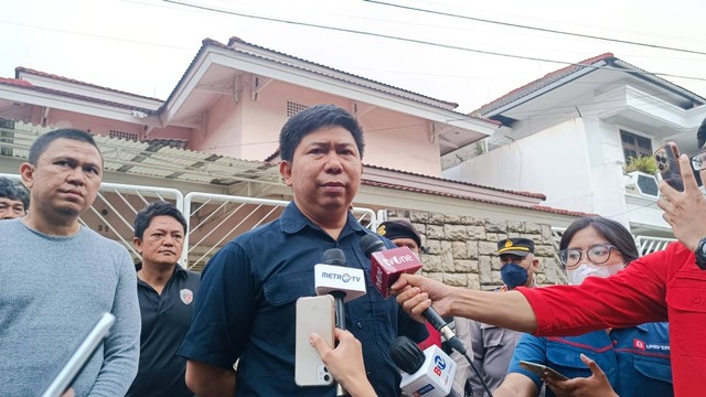 Kasubdit Jatanras Polda Metro AKBP Samian di TKP ibu dan anak tinggal rangka, Cinere, Depok, Sabtu (9/9/2023). Foto: Thomas Bosco/kumparan