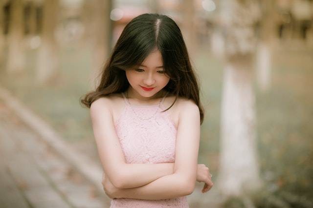 Lawan kata nona. Sumber: pexels.com