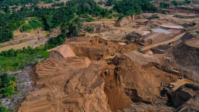 Ilustrasi tambang emas. Foto: Shutterstock