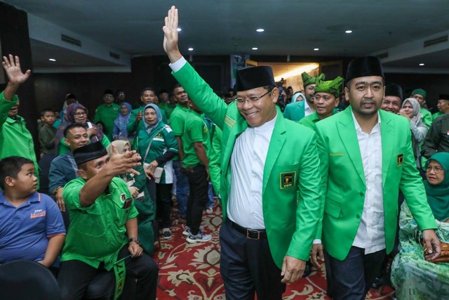 Plt Ketua Umum Partai Persatuan Pembangunan (PPP) Muhamad Mardiono membuka Bimtek dan Pembekalan Caleg PPP di Sumatera Barat.  Foto: Dok. Istimewa