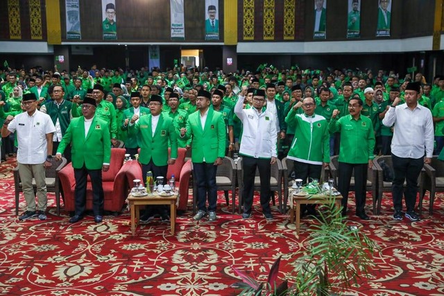 Plt Ketua Umum Partai Persatuan Pembangunan (PPP) Muhamad Mardiono membuka Bimtek dan Pembekalan Caleg PPP di Sumatera Barat.  Foto: Dok. Istimewa