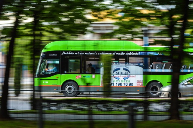 Ilustrasi apa itu Bus High Deck. Sumber: pexels/gustavo novo