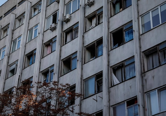 Salah satu bangunan yang rusak akibat serangan drone Rusia di Kiev, Ukraina, Minggu (10/9/2023). Foto: Gleb Garanich/Reuters