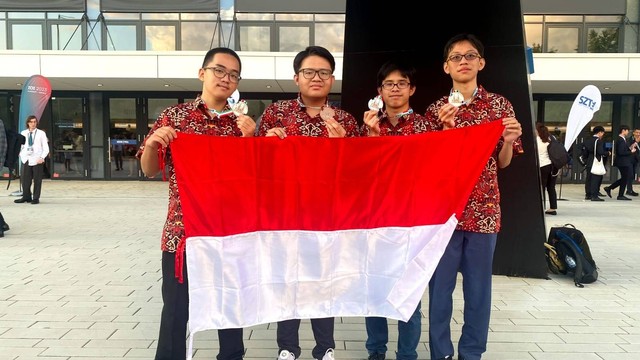 Tim Indonesia raih empat medali di ajang Olimpiade Informatika Internasional 2023. Foto: Kemendikbud