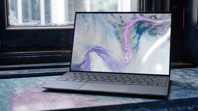 Ilustrasi Cara Menyalakan Laptop Lenovo. Unsplash/Dell.