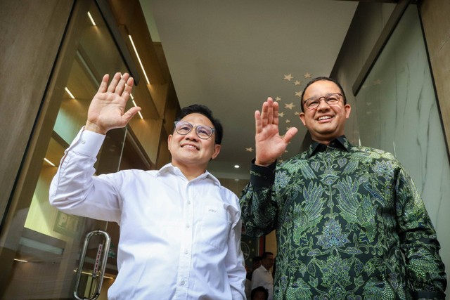 Bacapres Anies Baswedan bersama Bacawapres Muhaimin Iskandar saat menyambangi kantor DPP PKB di Cikini, Jakarta, Senin (11/9/2023). Foto: Jamal Ramadhan/kumparan