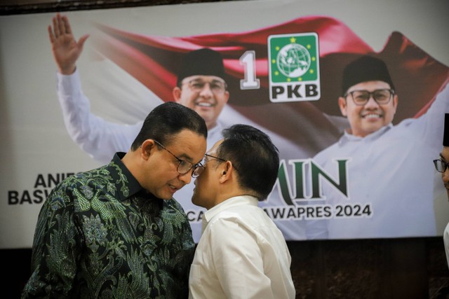 Bacapres Anies Baswedan bersama Bacawapres Muhaimin Iskandar saat menyambangi kantor DPP PKB di Cikini, Jakarta, Senin (11/9/2023). Foto: Jamal Ramadhan/kumparan