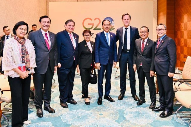 Menteri Perdagangan Zulkifli Hasan bersama Presiden Jokowi dan para menteri dalam  pertemuan bilateral dengan Perdana Menteri Belanda Mark Rutte di New Delhi, India pada Sabtu (9/9/2023). Foto: Kemendag RI