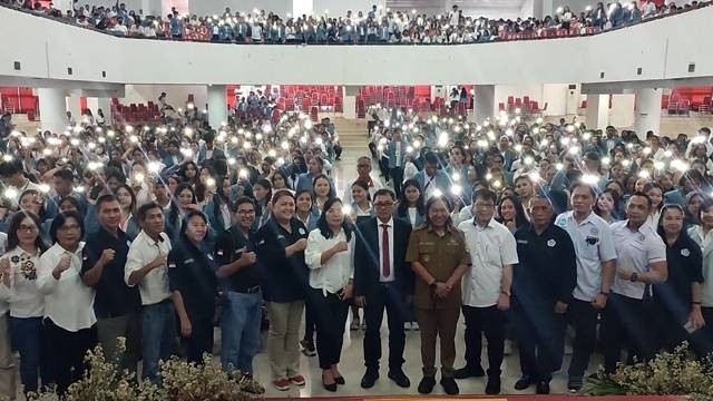 Pelepasan mahasiswa Universitas Sam Ratulangi Manado yang akan mengikuti KKT di Kabupaten Minahasa Tenggara.