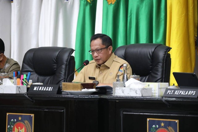 Mendagri Tito Karnavian memimpin Rapat Koordinasi (Rakor) Pengendalian Inflasi Daerah di Gedung Sasana Bhakti Praja (SBP), Kantor Kemendagri, Jakarta, Senin (11/9/2023). Foto: Kemendagri RI