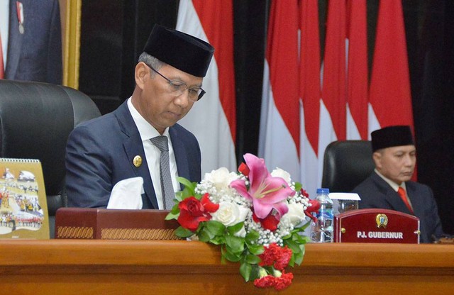 Pj Gubernur DKI Jakarta Heru Budi Hartono dalam rapat penyampaian pidato Penjabat (Pj) Gubernur tentang Raperda APBD Perubahan tahun anggaran 2023, Senin (11/9). Dok DPRD