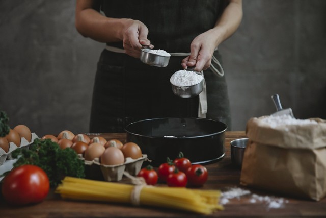 Ilustrasi Cara Makan yang Benar, Foto:pexels/Klaus Nielsen