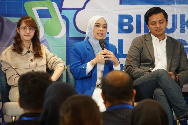 (Kiri-kanan) Tsamara Amany, Ketua DPP PAN Zita Anjani, Anggara Wicitra Sastromidjojo saat mengumumkan kejutan politik pada keterangan pers di DPP PAN, Jakarta, Selasa (12/9/2023). Foto: Iqbal Firdaus/kumparan