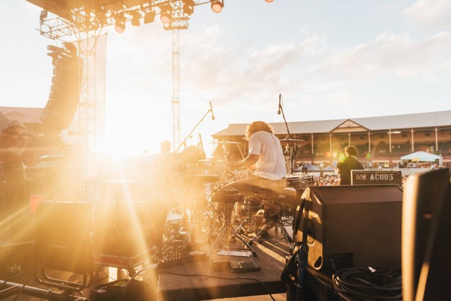 Cara beli tiket Remember November Festival, foto hanya ilustrasi: Unsplash/Danny Howe