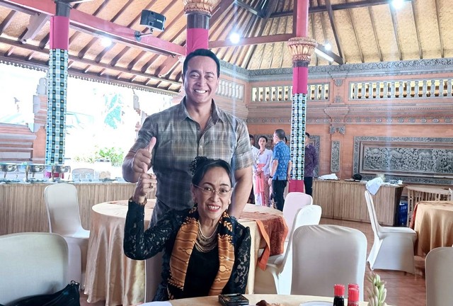 Eks Panglima TNI Jenderal Andika Perkasa bertemu dengan Diah Mutiara Sukmawati Sukarnoputri, adik Ketum PDIP Megawati Soekarnoputri di Istana Kepresidenan Tampaksiring, Kabupaten Gianyar, Selasa (12/9/2023). Foto: Denita BR Matondang/kumparan