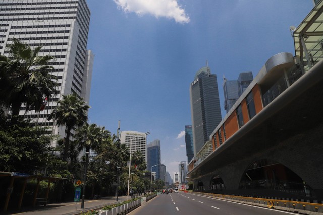 Ilustrasi langit cerah Jakarta. Foto: Jamal Ramadhan/kumparan