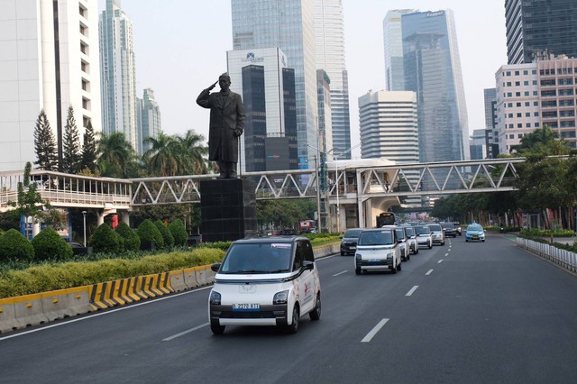 Sebanyak 150 unit mobil listrik Wuling Air ev bertugas sebagai kendaraan resmi untuk mobilitas delegasi negara-negara partisipan KTT ASEAN 2023 Jakarta. Foto: Wuling Motors