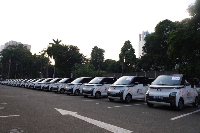 Sebanyak 150 unit mobil listrik Wuling Air ev bertugas sebagai kendaraan resmi untuk mobilitas delegasi negara-negara partisipan KTT ASEAN 2023 Jakarta. Foto: Wuling Motors