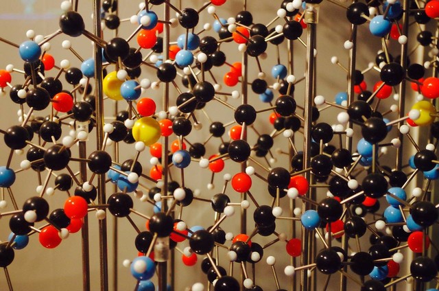 Ilustrasi Massa Molekul Relatif Adalah. Sumber: Pixabay/hirowumi