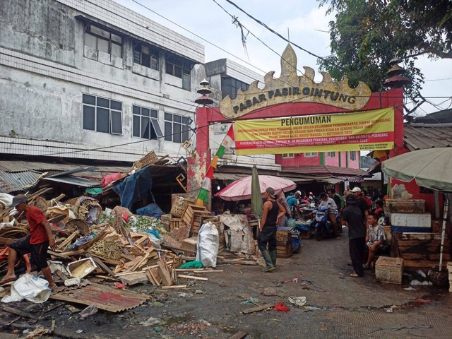 Kondisi Pasar Pasir Gintung, Bandar Lampung pasca pedagang kaki lima direlokasi oleh Pemkot Bandar Lampung. | Foto : Galih Prihantoro/ Lampung Geh