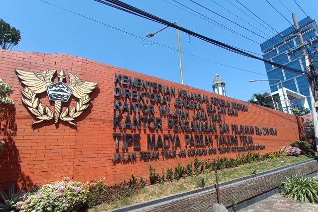 Kantor Bea Cukai Tanjung Perak, Surabaya.  Foto: Akbar Maulana/kumparan