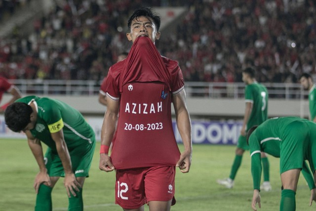 Selebrasi pemain Timnas U-23 Indonesia Pratama Arhan usai mencetak gol ke gawang Turkmenistan pada pertandingan grup K kualifikasi Piala Asia U-23 AFC 2024 di Stadion Manahan, Solo, Jawa Tengah, Selasa (12/9/2023).  Foto: Mohammad Ayudha/ANTARA FOTO