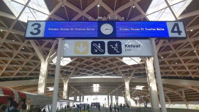 Suasana Stasiun KCJB Halim jelang Presiden Jokowi jajal kereta cepat, di Halim, Jakarta Timur, Rabu (13/9/2023). Foto: Nadia Riso/kumparan