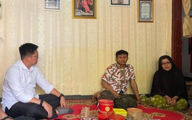 PB Porprov bersama sejumlah pengurus KONI Jatim melakukan takziah ke rumah duka di Bondowoso, dengan dipimpin Ketua PB Porprov VIII/2023 Jatim, Ali Affandi pada hari Selasa (12/9) kemarin. Foto: KONI Jatim