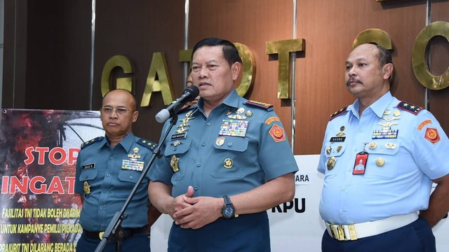 Panglima TNI Laksamana TNI Yudo Margono, dalam konferensi pers terkait kasus suap proyek alat deteksi reruntuhan di Jakarta, Selasa (12/9/2023). Foto: Dok. Puspen TNI