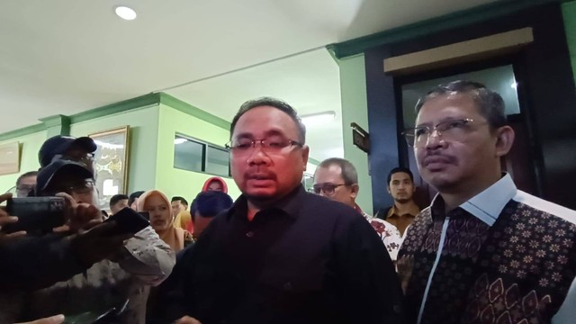 Menag Yaqut Cholil Qoumas saat menghadiri acara Pembukaan Orientasi Pegawai Pemerintah dengan Perjanjian Kerja (PPPK) di Aula Balai Diklat Keagamaan, Jalan Ketintang Madya, Surabaya, Rabu (13/9/2023). Foto: Farusma Okta Verdian/kumparan