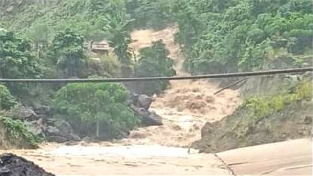 Kondisi banjir melanda Kabupaten Halmahera Tengah, Maluku Utara, Rabu (13/9/2023). Foto: HO-BNPB/Antara