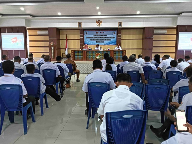 Keterangan foto:Pemkab Sikka bersama Komisi Pemberantasan Korupsi (KPK) RI melaksanakan Bimtek dan Monev Implementasi Pengendalian Gratifikasi Pemkab Sikka, Rabu (13/9/2023) siang.