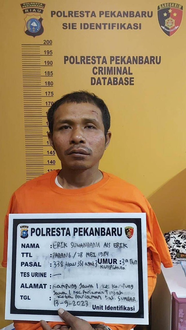 Erik yang membunuh adik kandung. Foto: Dok. Polresta Pekanbaru