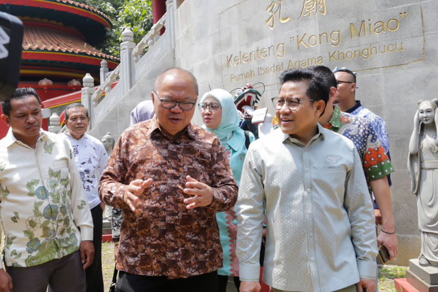 Ketua Umum PKB Cak Imin saat bersilaturahmi dengan sejumlah tokoh lintas agama bertajuk Aksi Melayani Merekatkan Indonesia di Tengah Perbedaan di Klenteng Kong Miao TMII, Jakarta Timur, Kamis (14/9/2023). Foto: Dok. Istimewa