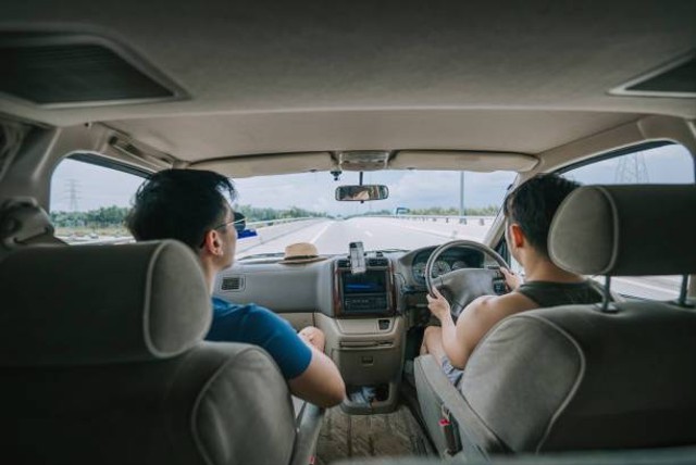 Ilustrasi Penerapan Elektronik Pada Bidang Otomotif, Foto: Unsplash/Edwin Tan.